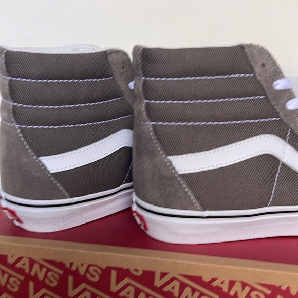 Vans Men’s Sk8-Hi
Color Theory Bungee Cord
VN000CMX9JC US
Sneakers - Picture 15 of 16